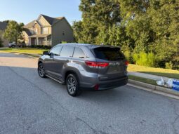 
										2018 Toyota Highlander SE full									