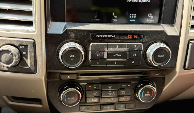 
								2016 Ford F-150 Lariat full									