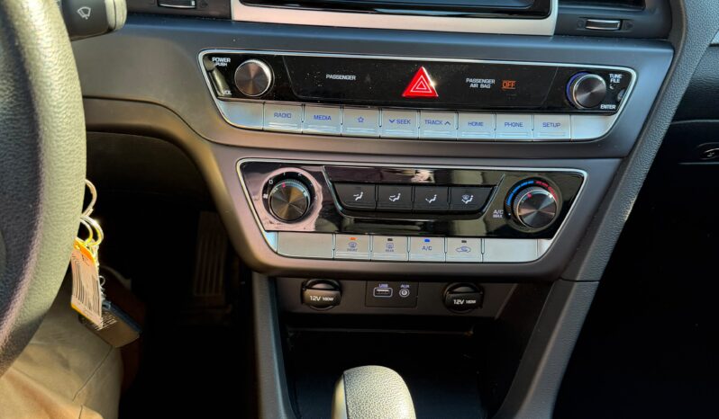 
								2019 Hyundai Sonata SE full									