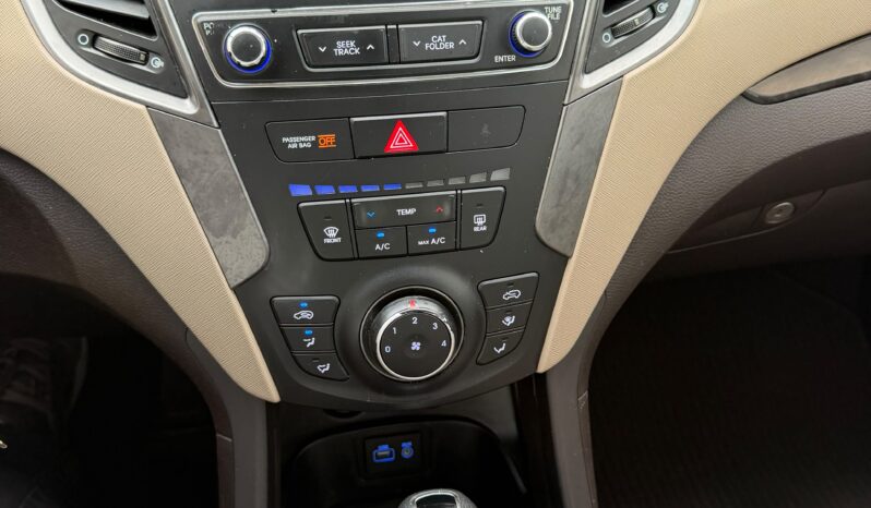
								2017 Hyundai Santa Fe Sports full									